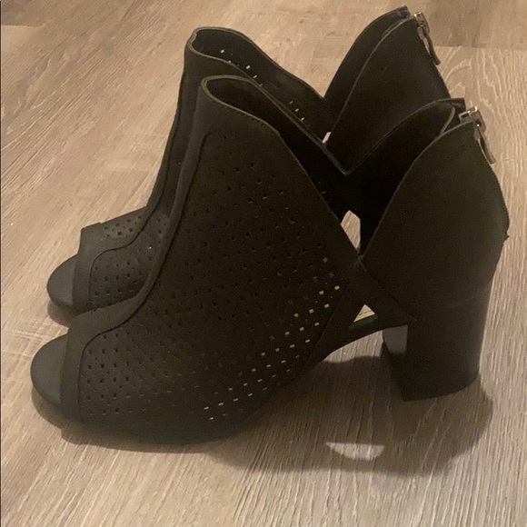 Black Heels - Picture 3 of 6